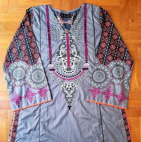 Pakistani Shalwar Kameez - Picture 2 of 4